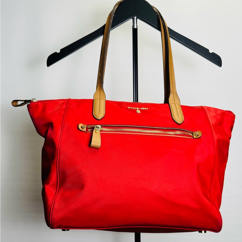 Michael Kors Tote Shoulder Purse Bag with gold zip Tote Bag  or Shoulder Purse
